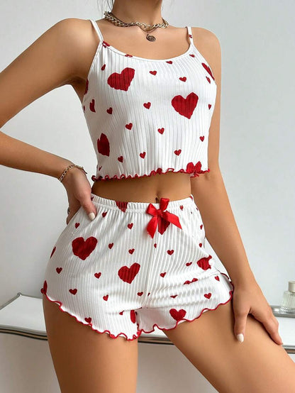 Conjunto de pijama de dos piezas con camisola y pantalones cortos holgados con estampado de amor informal a la moda para mujer