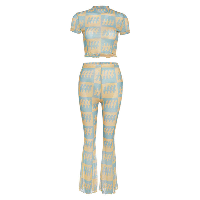 Conjunto de camiseta informal de manga corta con estampado gráfico y pantalones ajustados de malla transparente para mujer