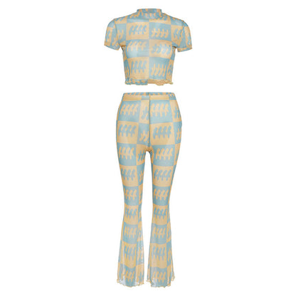 Conjunto de camiseta informal de manga corta con estampado gráfico y pantalones ajustados de malla transparente para mujer