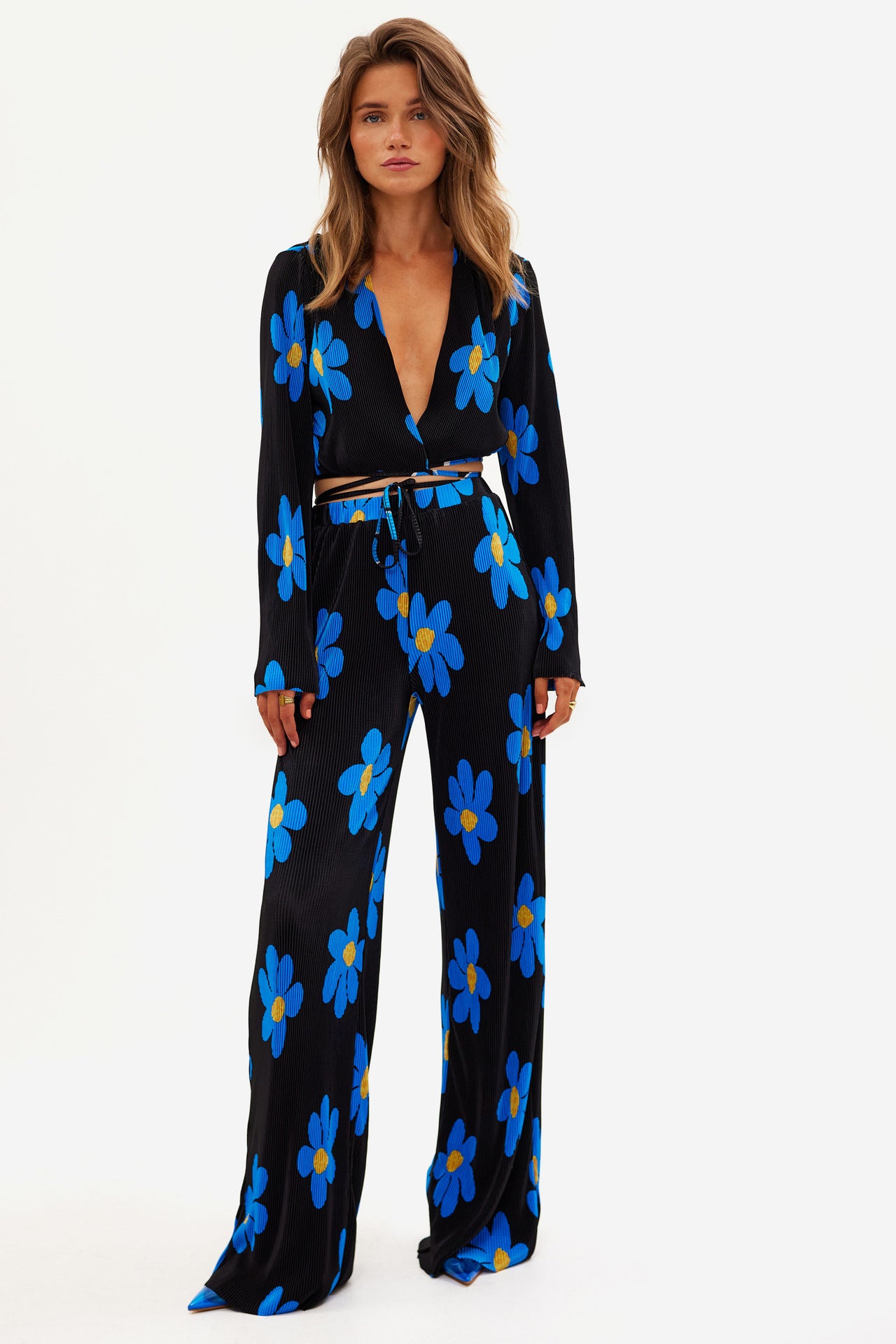 Conjunto de pantalones de manga larga con escote en V profundo y estampado floral informal a la moda para mujer