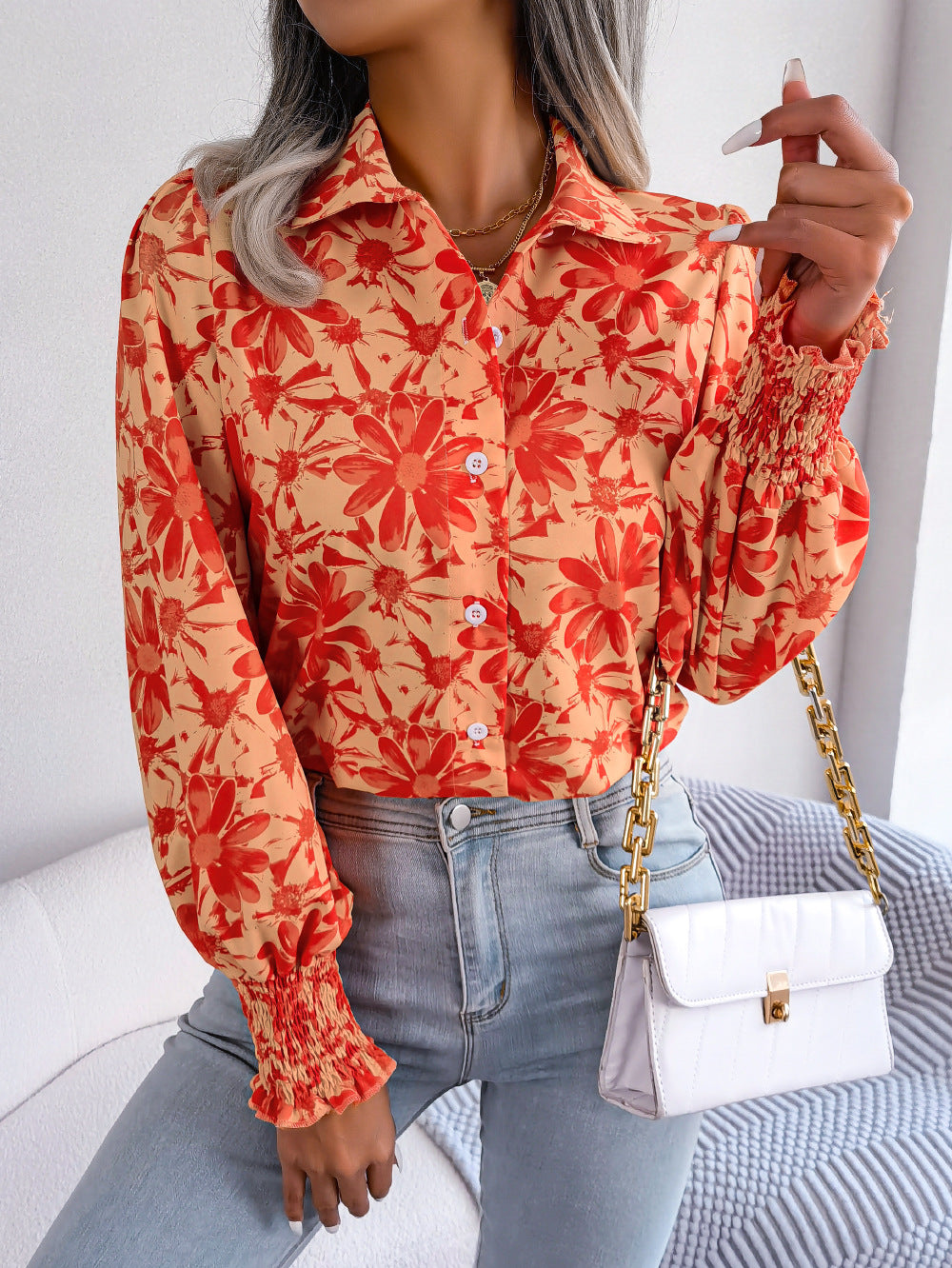 Blusa informal con solapa y estampado floral en bloques de color para mujer