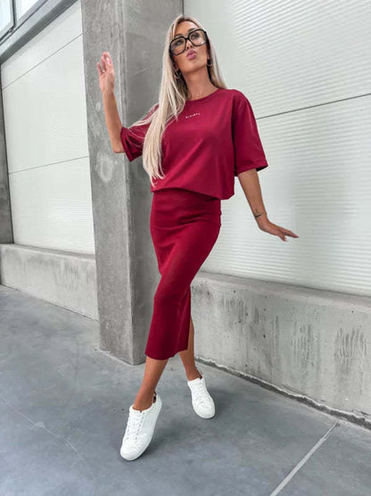 Conjunto de dos piezas formado por top y falda, manga corta, cuello redondo y color liso, informal, a la moda para mujer