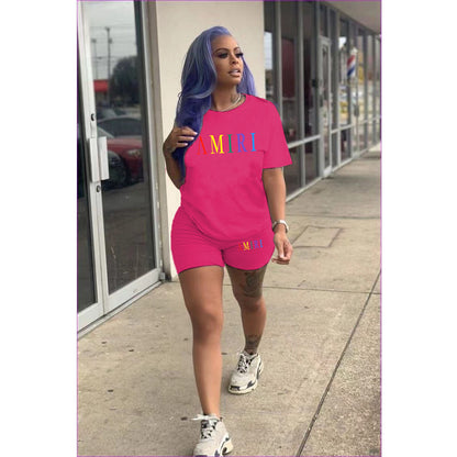 Conjunto de 2 piezas de pantalones cortos ajustados de manga corta con cuello redondo y estampado de letras de color sólido para mujer