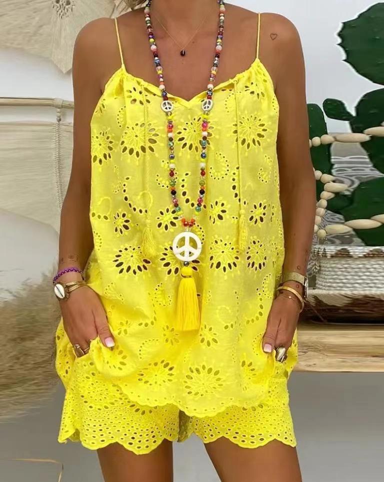Conjunto de dos piezas con top y pantalones cortos con tirantes calados estilo bohemio informal para mujer