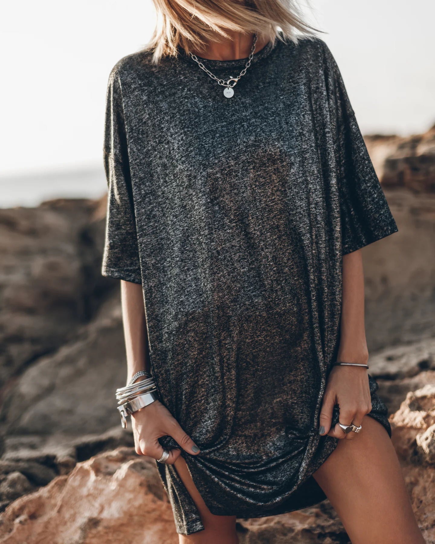 Camiseta informal holgada de manga corta con abertura para mujer