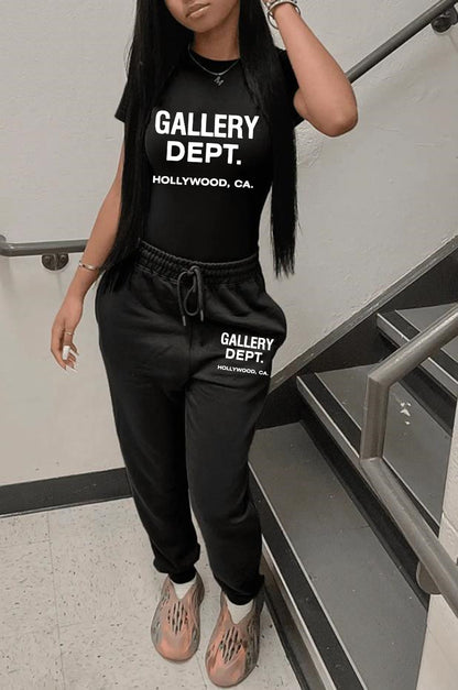 Conjunto de dos piezas de camiseta y pantalón deportivo informal con estampado de letras para mujer