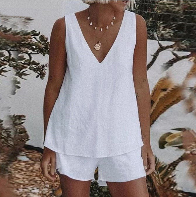 Plus Size Women Solid Color Simple Casual Vest Top And Elastic Waist Shorts Two-Piece Set