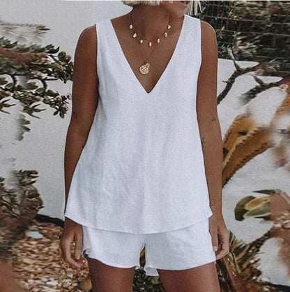Plus Size Women Solid Color Simple Casual Vest Top And Elastic Waist Shorts Two-Piece Set