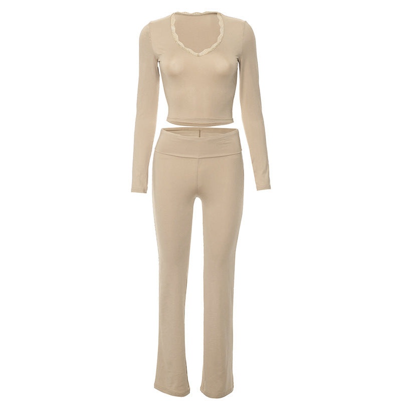 Conjunto de dos piezas formado por top corto, pantalón y manga larga, cuello en V y cintura alta, informal, para mujer
