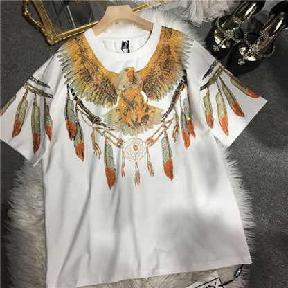 Camiseta informal de manga corta con cuello redondo y estampado de alas de piedra fina para mujer