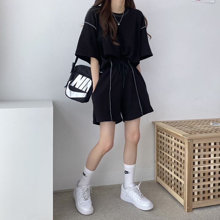 Conjunto deportivo informal de dos piezas para mujer: camiseta de manga corta con cuello redondo y pantalones cortos holgados