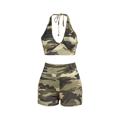 Conjunto de dos piezas de top corto con cuello halter y estampado de camuflaje informal de verano para mujer, pantalones cortos de cintura alta