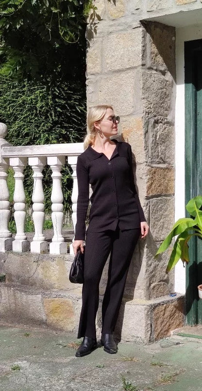 Conjunto de top y pantalón de manga larga con botonadura sencilla de punto de color liso informal para mujer