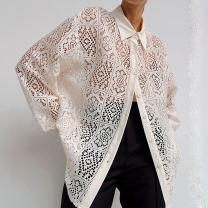 Blusa informal elegante de encaje con solapa hueca y manga larga para mujer