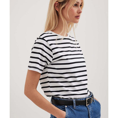Camiseta informal de manga corta a rayas con cuello redondo