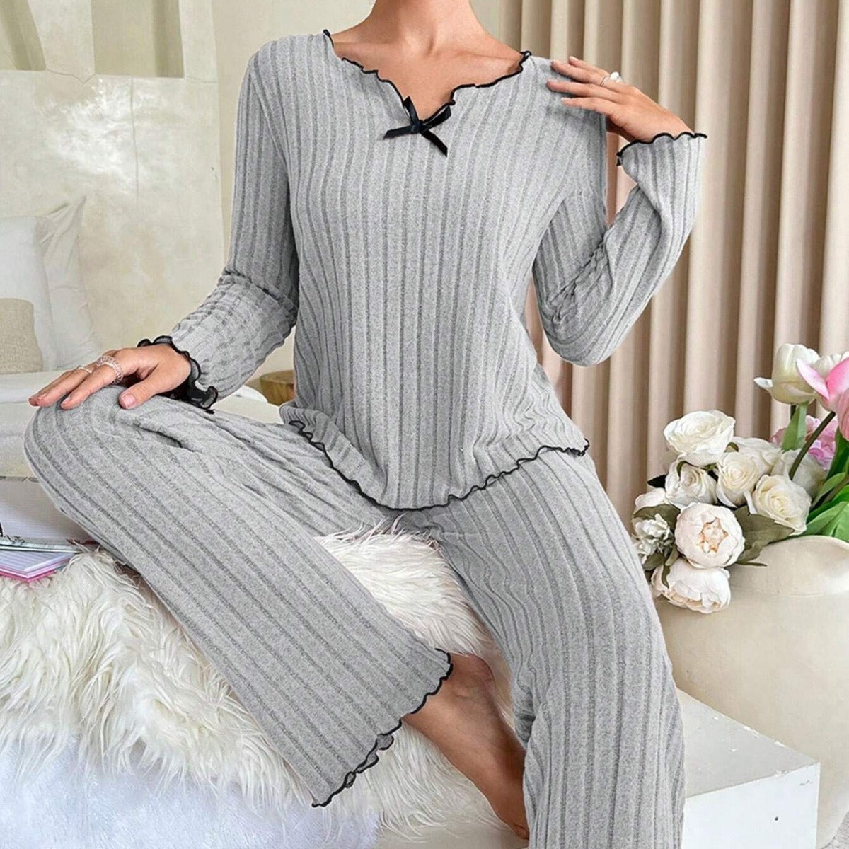Conjunto de pijama largo de dos piezas con orejas de madera de color liso para mujer
