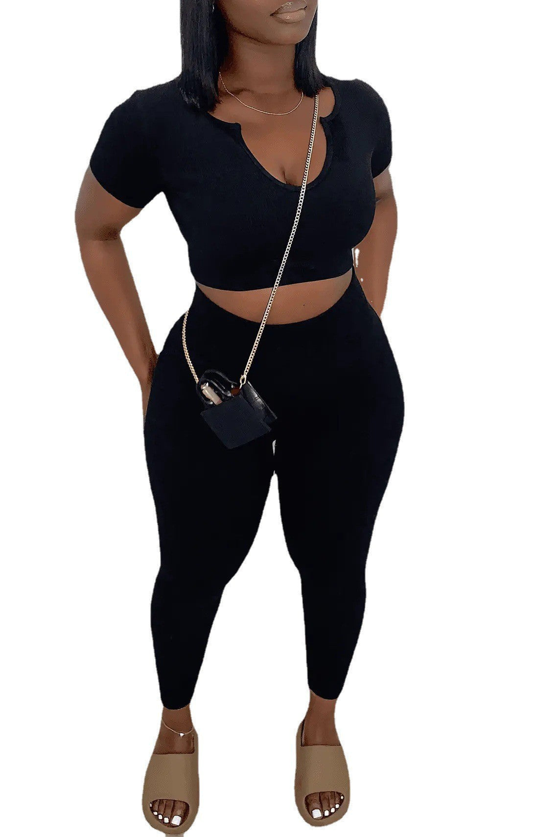 Conjunto de top corto de manga corta y pantalones ajustados de color liso con cuello en U para mujer