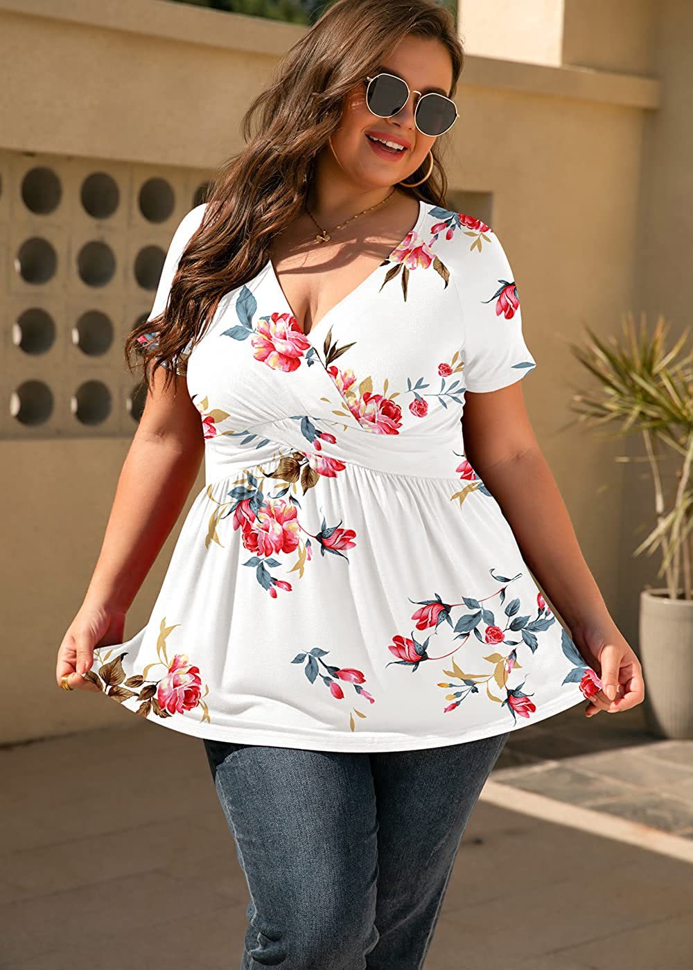Blusa informal de verano con cuello en V y manga corta con estampado floral para mujer, talla grande