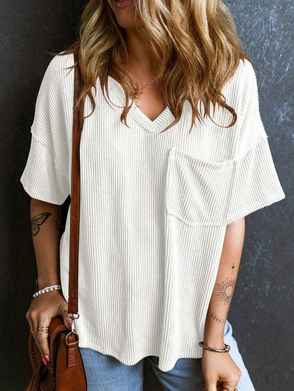 Camiseta informal de manga corta con cuello en V y bolsillo con hilo de color liso para mujer
