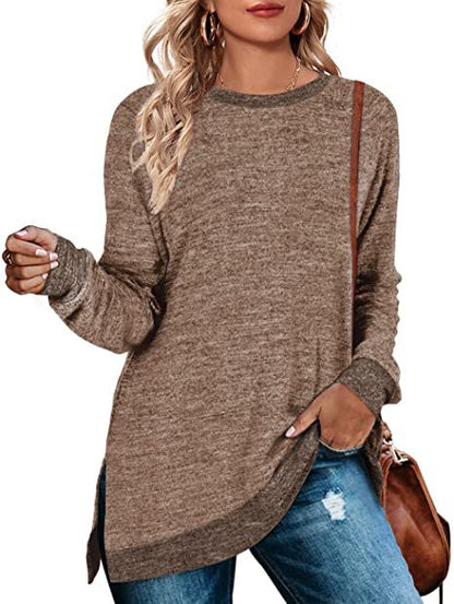 Camiseta informal de manga larga con cuello redondo y abertura en color para mujer