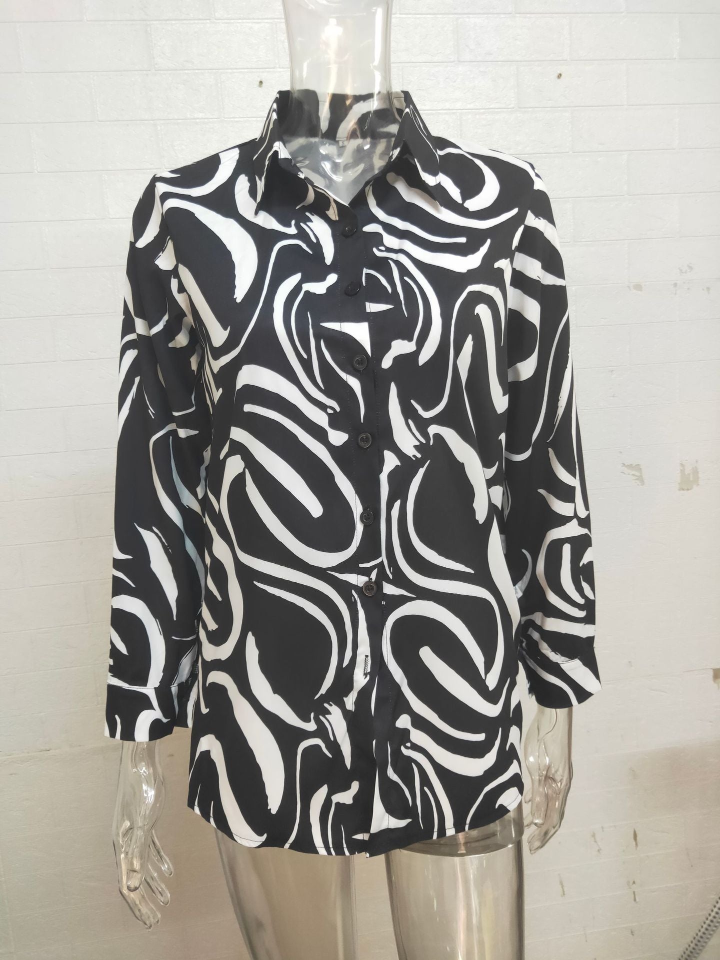 Camisa informal de manga larga con solapa y estampado de rayas de leopardo para mujer