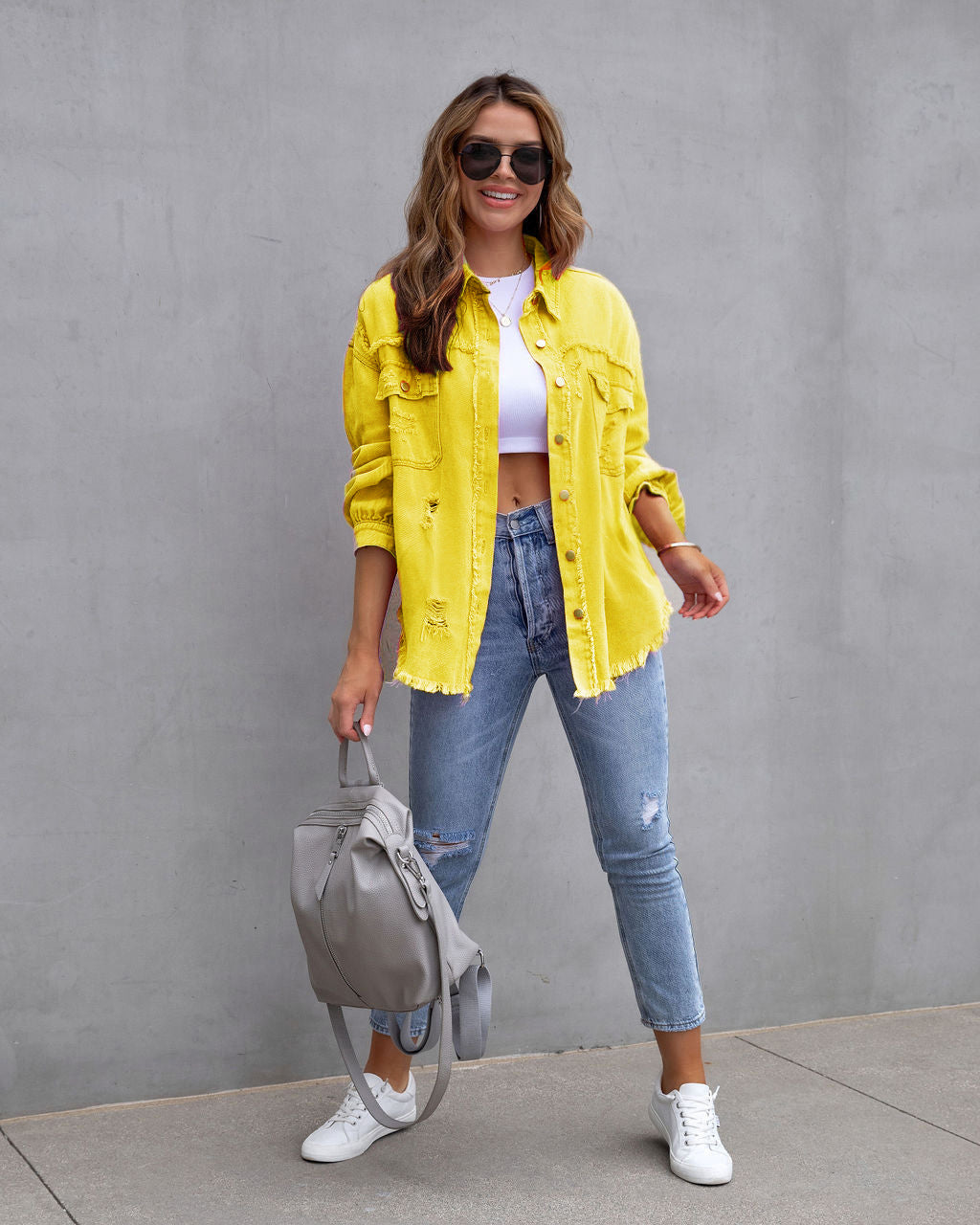 Abrigo vaquero rasgado con solapa informal a la moda para mujer