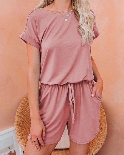 Conjunto de dos piezas formado por top y pantalón corto, manga corta y color liso, informal, a la moda para mujer