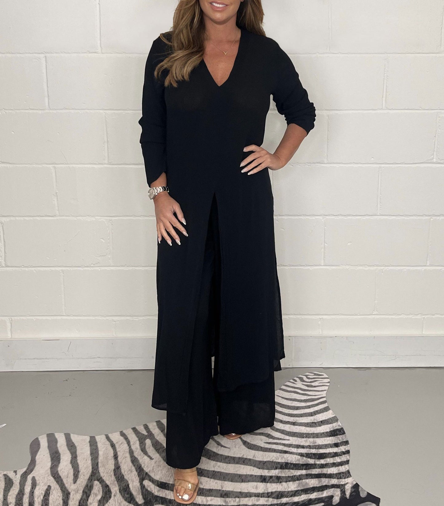 Conjunto de dos piezas de pantalón ancho y top con abertura y escote en V informal de color liso para mujer