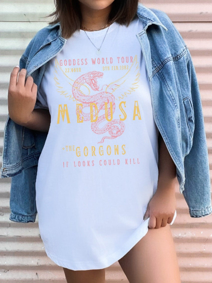 Camiseta informal holgada de manga corta con cuello redondo y estampado de serpiente y alas de letras para mujer
