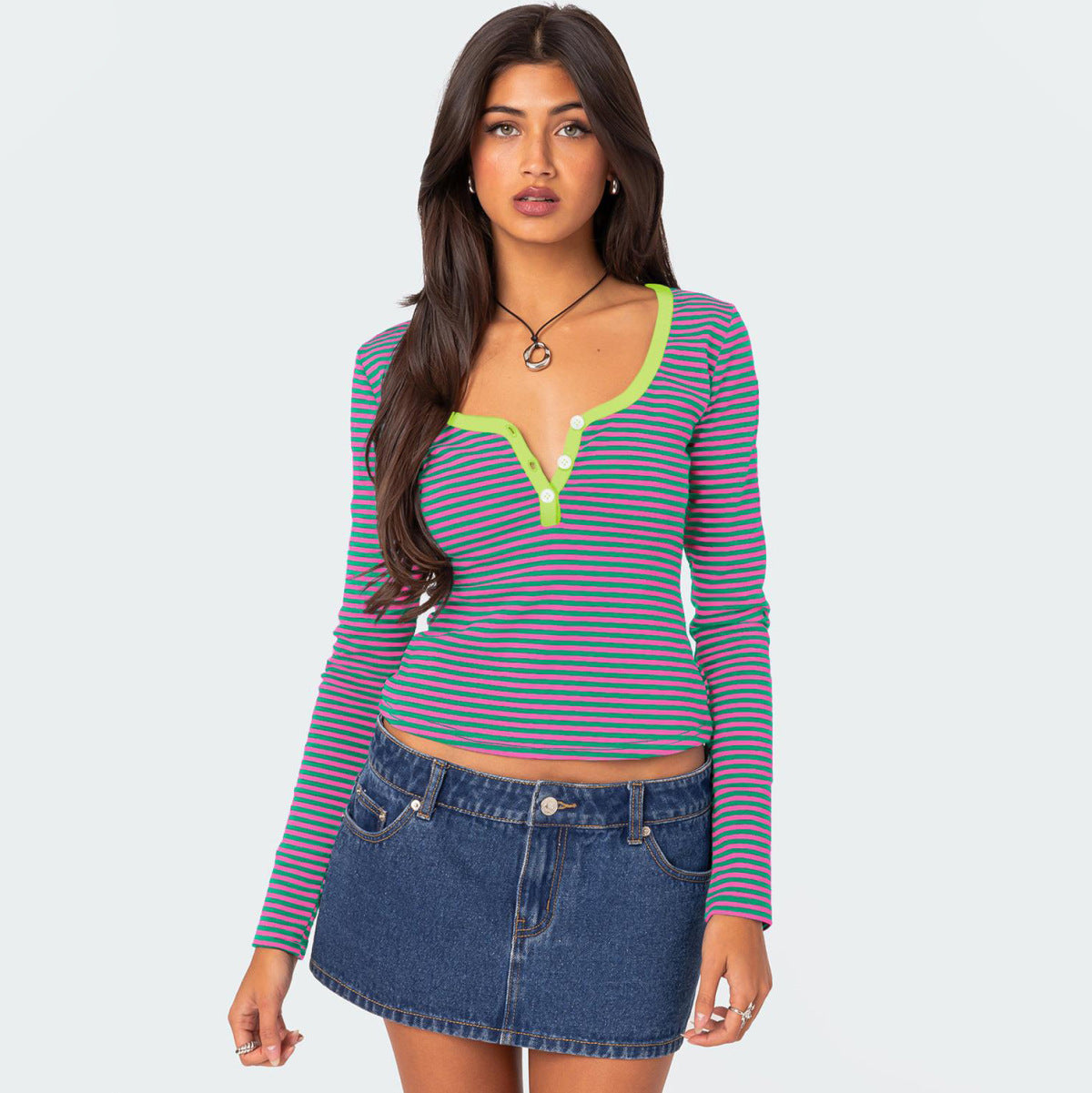 Camiseta informal de manga larga a rayas con cuello en V para mujer