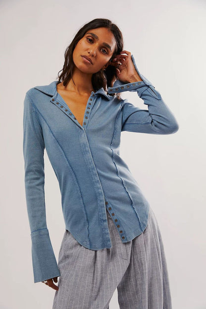 Blusa informal de manga larga entallada con solapa y botonadura sencilla para mujer