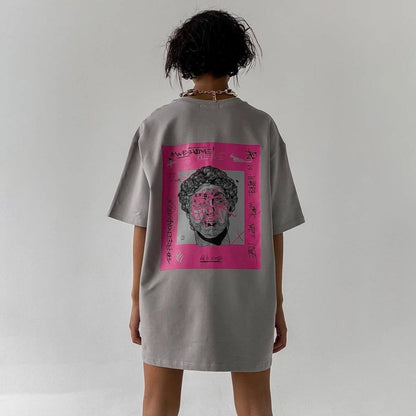 Camiseta informal holgada de manga corta con cuello redondo y estampado gráfico para mujer
