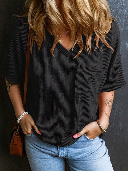 Camiseta informal de manga corta con cuello en V y bolsillo con hilo de color liso para mujer
