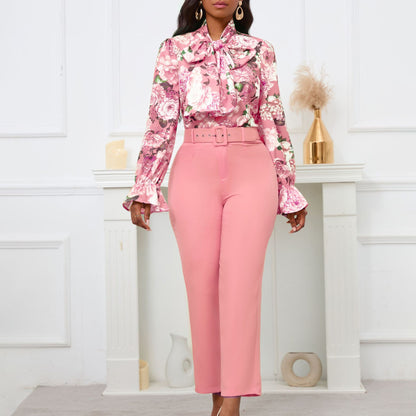 Conjunto de dos piezas de blusa y pantalón de color liso con estampado floral informal para mujer