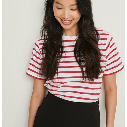 Camiseta informal de manga corta a rayas con cuello redondo