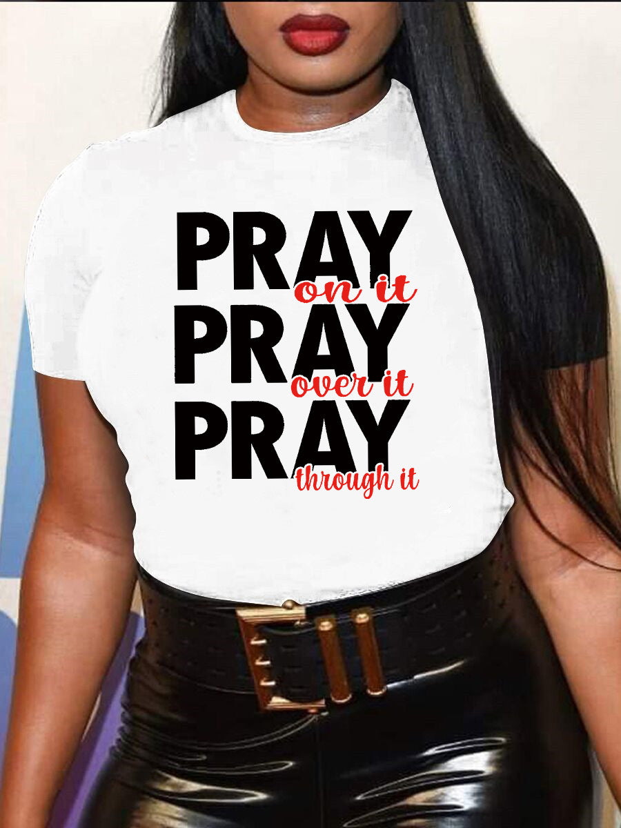 Camiseta informal holgada de talla grande para mujer, cuello redondo, manga corta, estampado gráfico de palabra "pray"