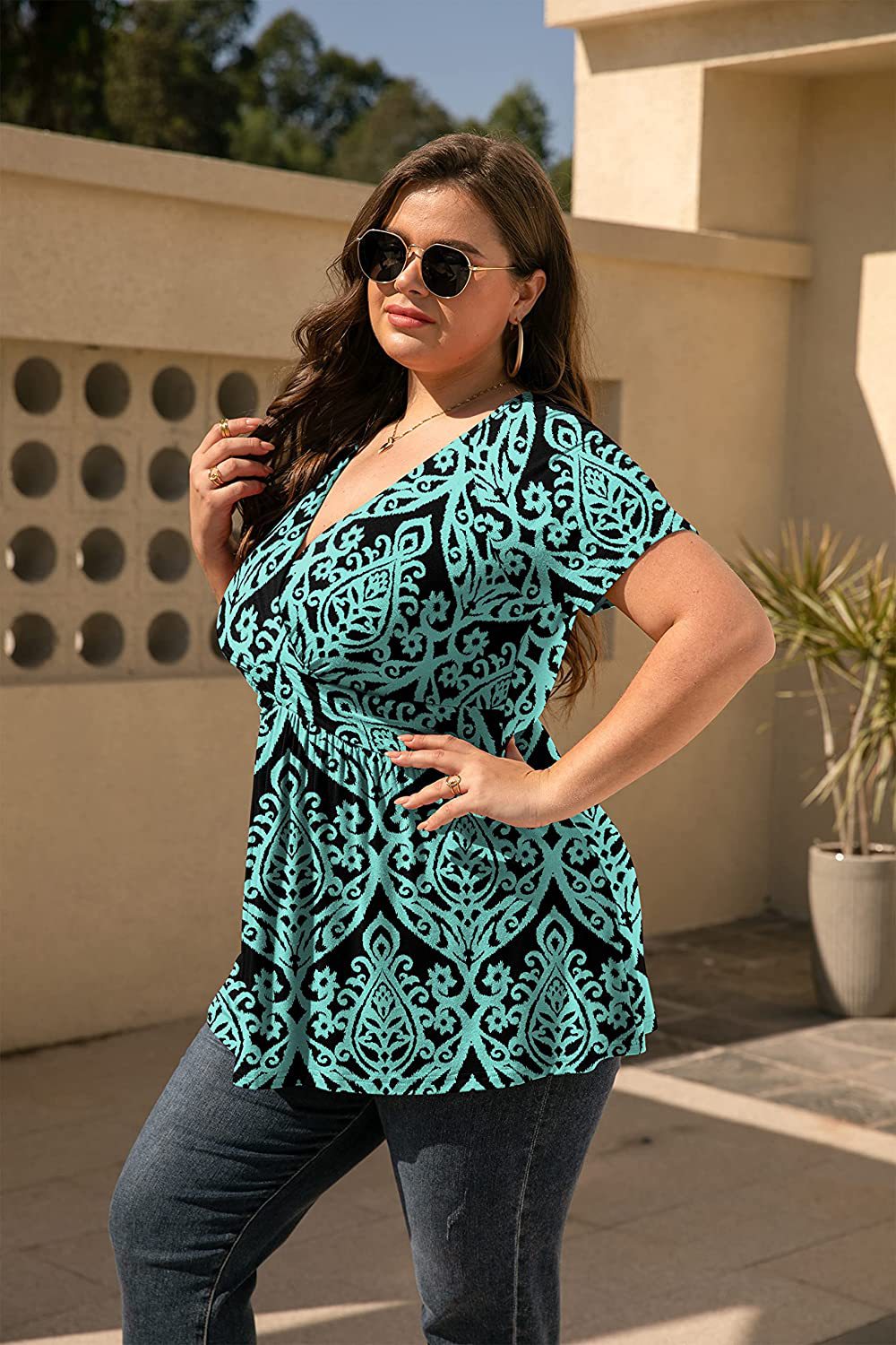 Blusa informal de verano con cuello en V y manga corta con estampado floral para mujer, talla grande