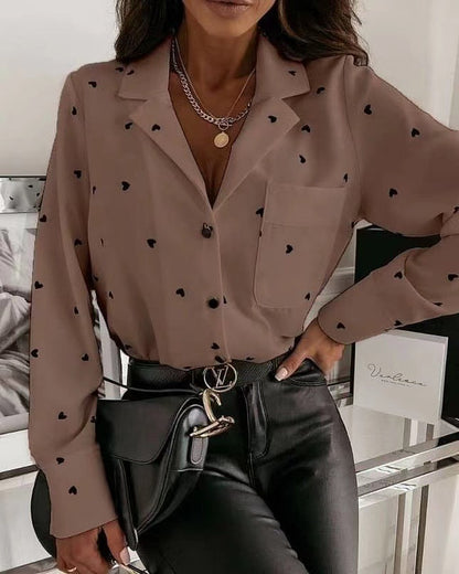 Camisa informal holgada de manga larga con cuello en V y estampado de corazón para mujer