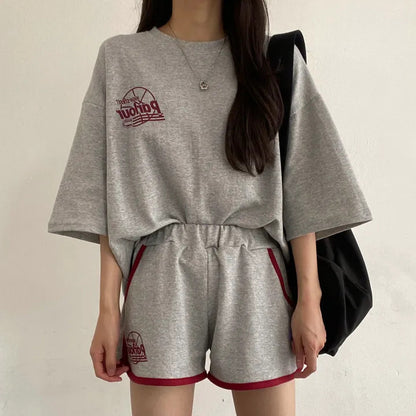 Conjunto de dos piezas de camiseta de manga corta con estampado informal y pantalones cortos holgados para mujer