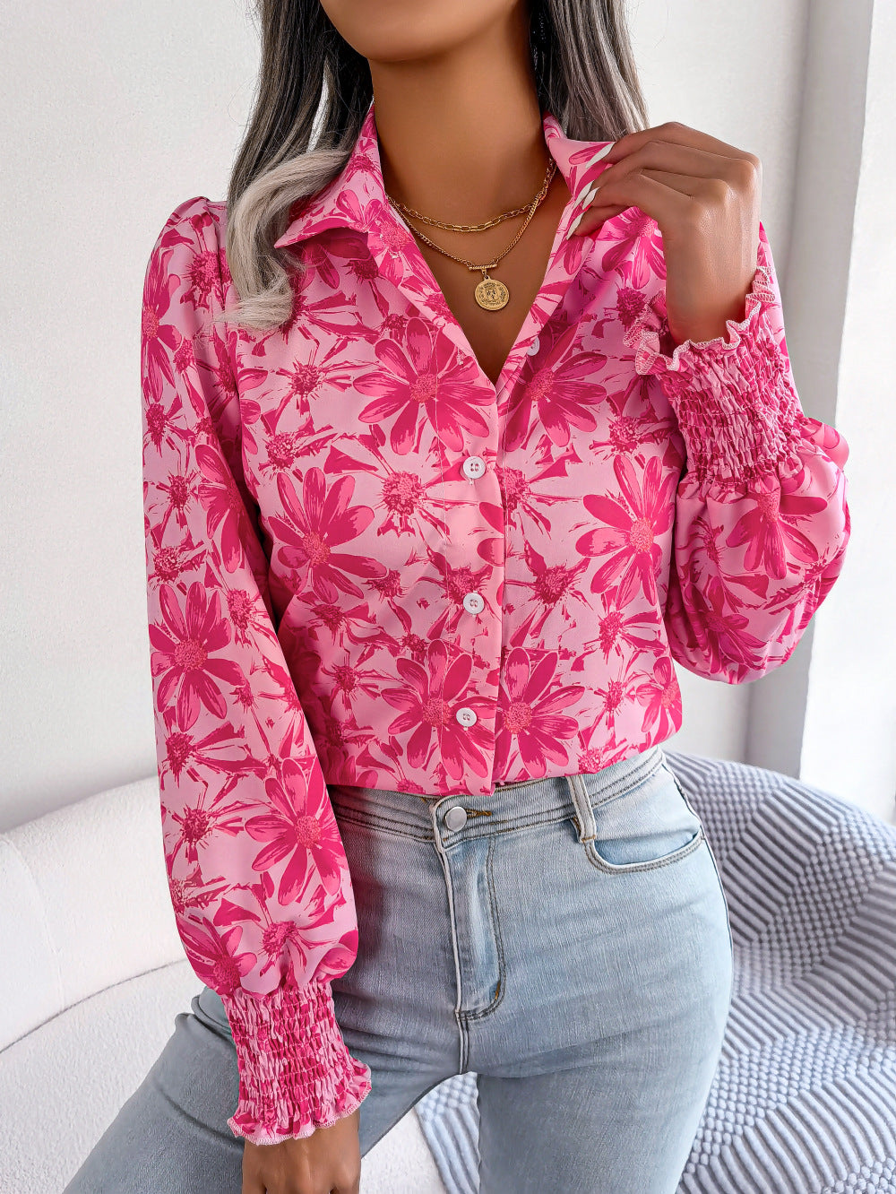 Blusa informal con solapa y estampado floral en bloques de color para mujer