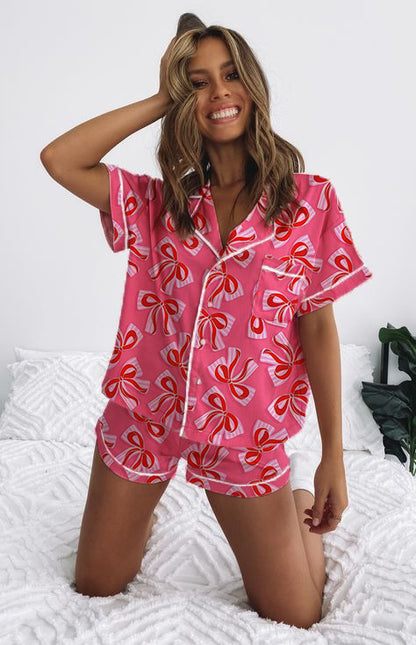 Conjunto de pijama informal de moda para mujer con lazo y estampado de fresas, solapa, manga corta, pantalones cortos holgados