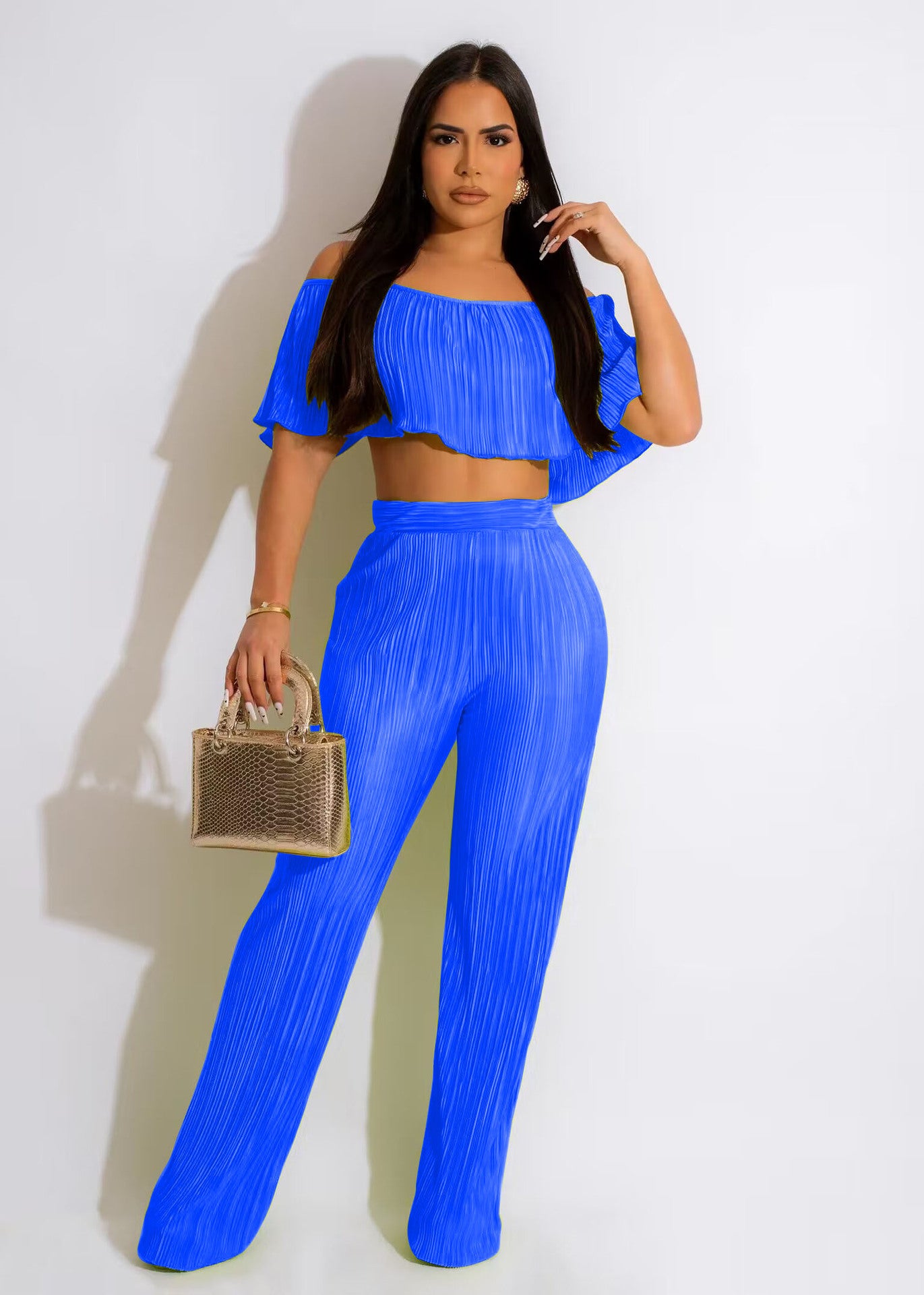 Conjunto de dos piezas de top corto con hombros descubiertos y pantalones casuales de manga corta de color liso para mujer