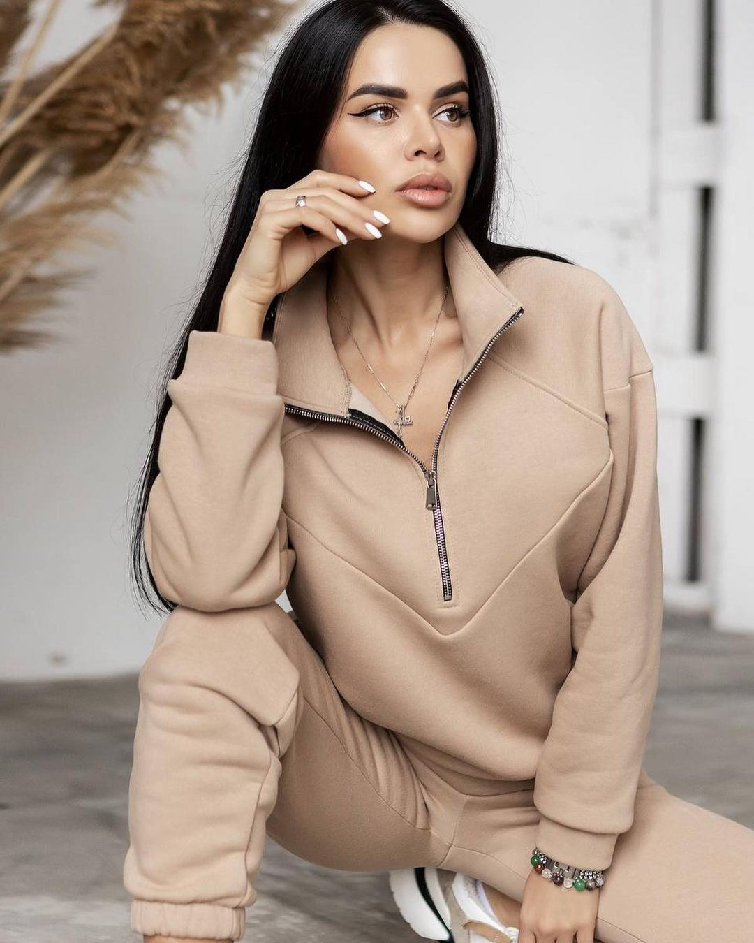 Conjunto de dos piezas de jersey deportivo informal con capucha y manga larga de color liso para mujer
