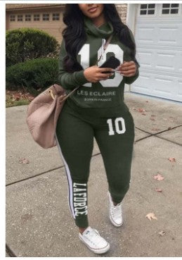 Conjunto de dos piezas de top y pantalón de manga larga con estampado alfanumérico de talla grande informal para mujer