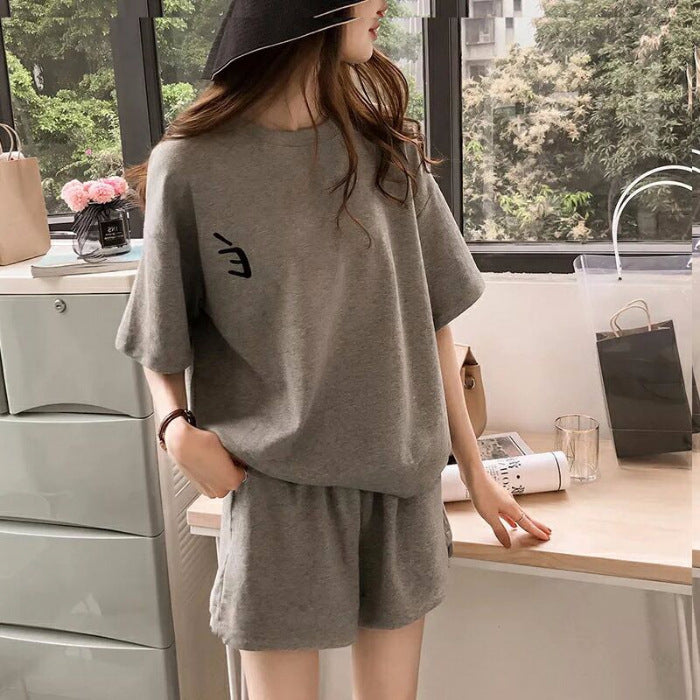 Conjunto de 2 piezas de camiseta de manga corta con cuello redondo, pantalones cortos y cintura definida, estampado de color liso y holgado para mujer