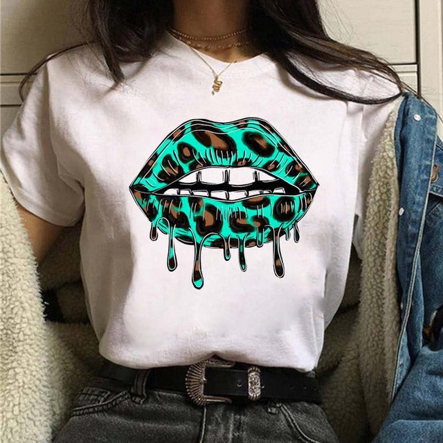 Camiseta informal de manga corta con estampado de labios para mujer