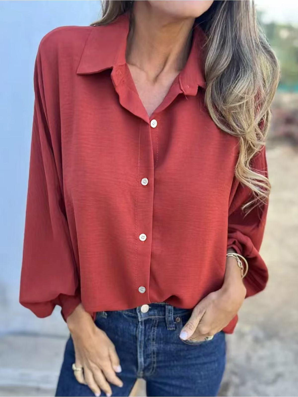 Blusa informal de manga larga con solapa y botonadura sencilla de color liso para mujer