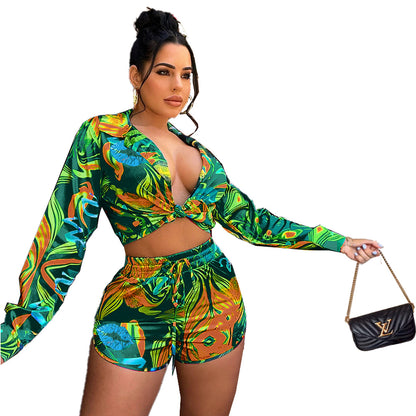 Conjunto de dos piezas formado por camisa de manga corta y pantalón corto casual con estampado ondulado para mujer