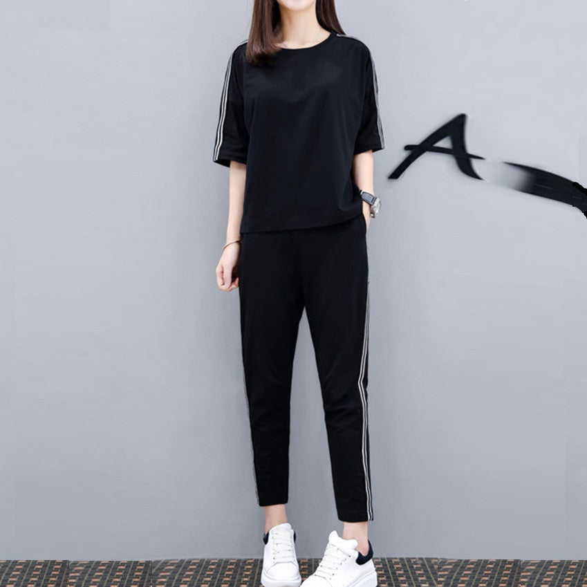 Conjunto de dos piezas de top y pantalón de manga corta con cuello redondo y rayas informales a la moda para mujer