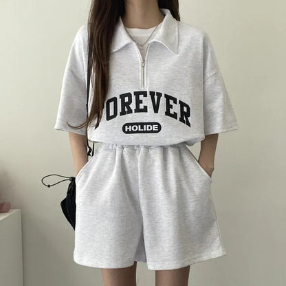 Conjunto de dos piezas de camiseta de manga corta con solapa y cremallera y estampado de letras para mujer